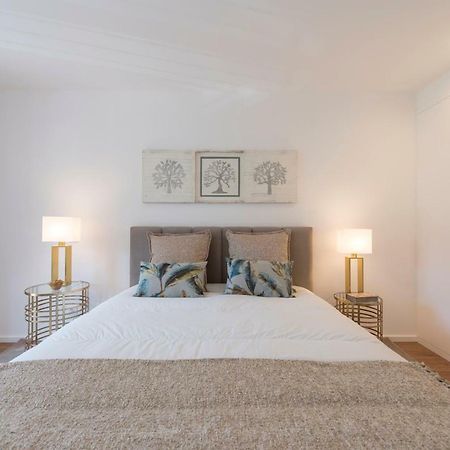 Lovelystay - Downtown Balcony Apartment With Free Parking Porto Bagian luar foto