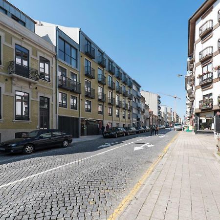 Lovelystay - Downtown Balcony Apartment With Free Parking Porto Bagian luar foto