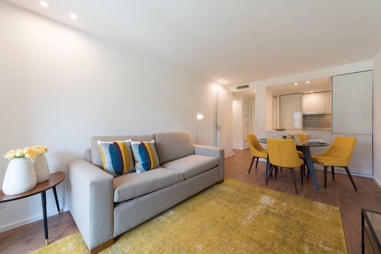 Lovelystay - Downtown Balcony Apartment With Free Parking Porto Bagian luar foto