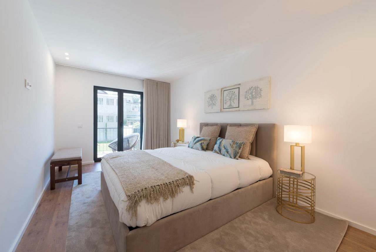 Lovelystay - Downtown Balcony Apartment With Free Parking Porto Bagian luar foto