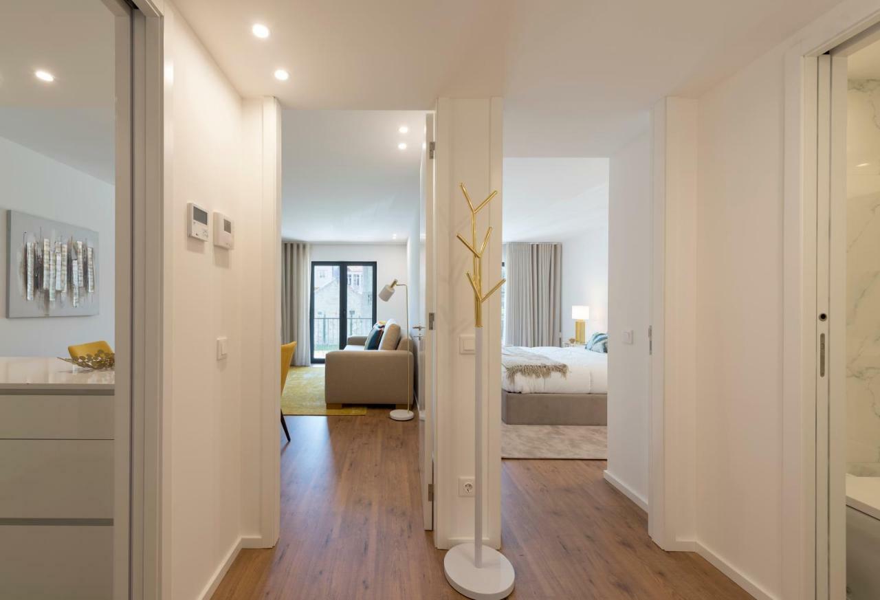 Lovelystay - Downtown Balcony Apartment With Free Parking Porto Bagian luar foto