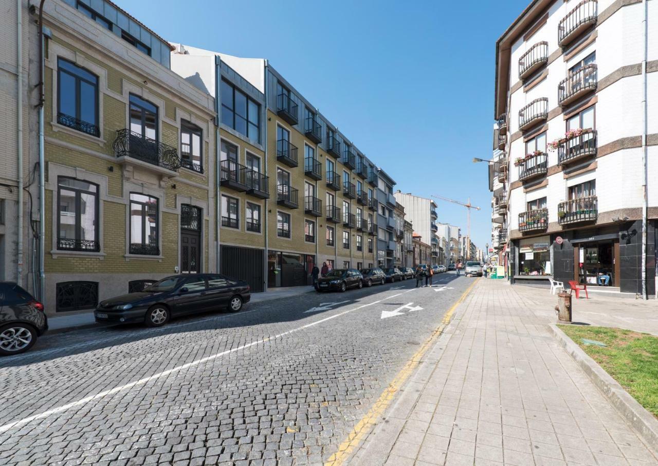 Lovelystay - Downtown Balcony Apartment With Free Parking Porto Bagian luar foto