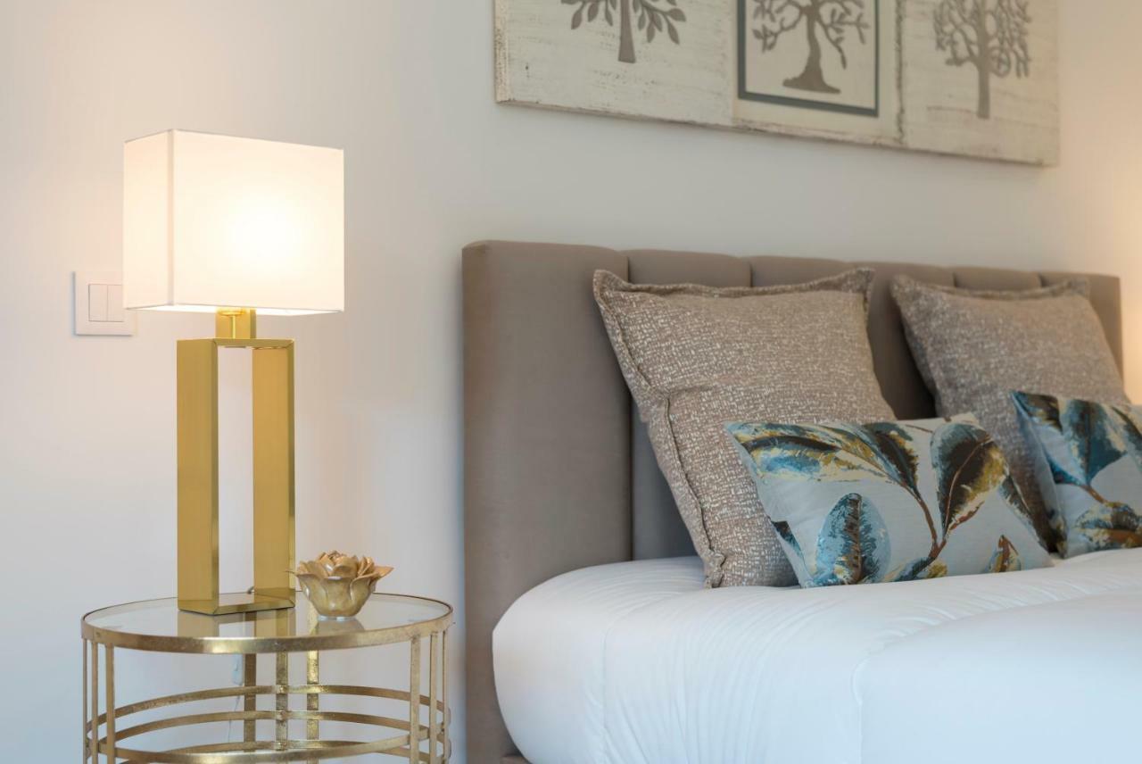 Lovelystay - Downtown Balcony Apartment With Free Parking Porto Bagian luar foto