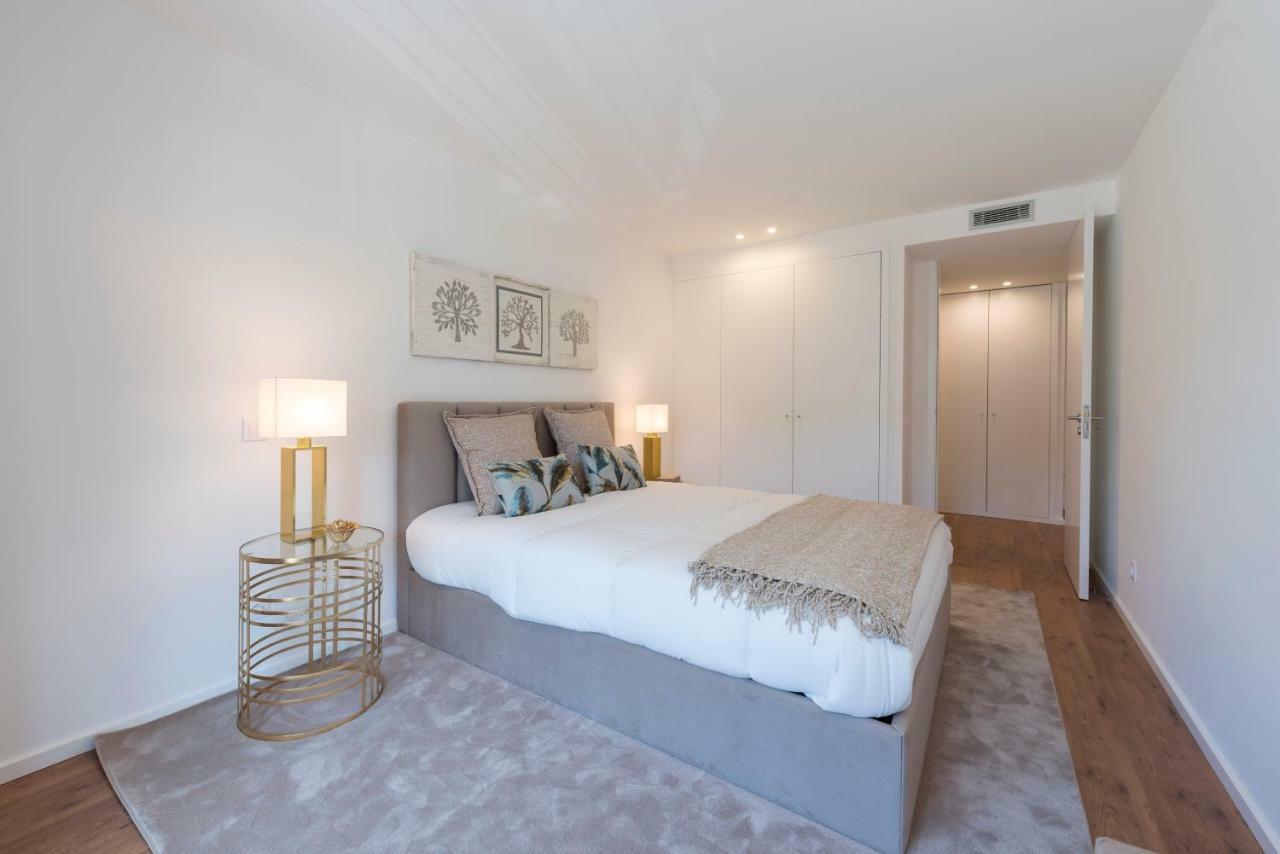 Lovelystay - Downtown Balcony Apartment With Free Parking Porto Bagian luar foto