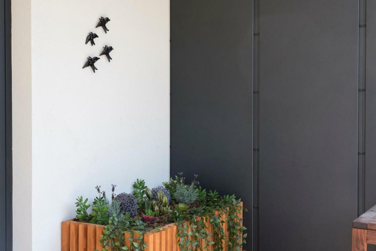 Lovelystay - Downtown Balcony Apartment With Free Parking Porto Bagian luar foto