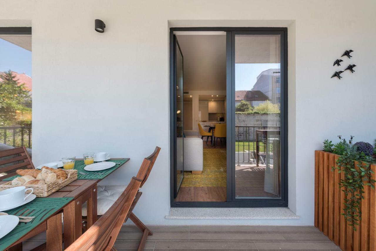 Lovelystay - Downtown Balcony Apartment With Free Parking Porto Bagian luar foto