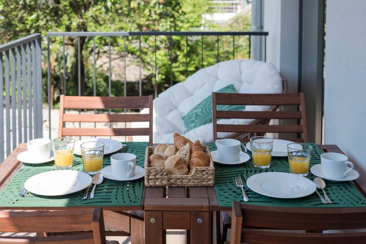 Lovelystay - Downtown Balcony Apartment With Free Parking Porto Bagian luar foto