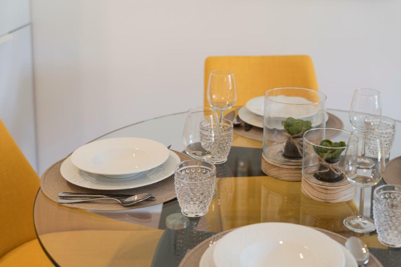 Lovelystay - Downtown Balcony Apartment With Free Parking Porto Bagian luar foto